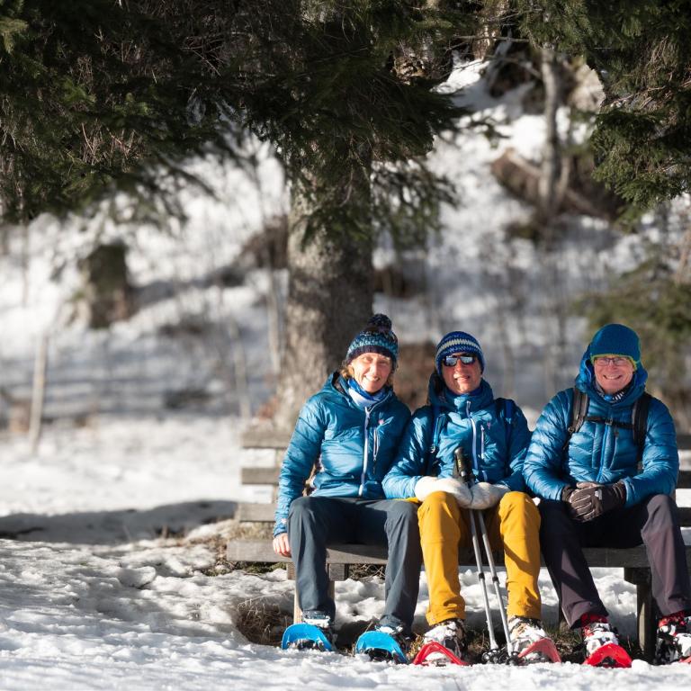 Schneeschuhwanderer beim Pausieren