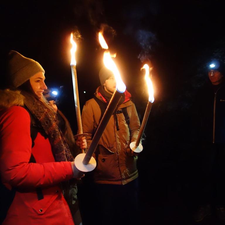 Fackelwandergruppe