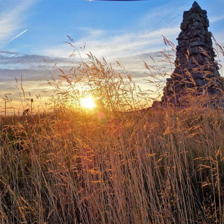 Steinturm im Sonnenuntergang