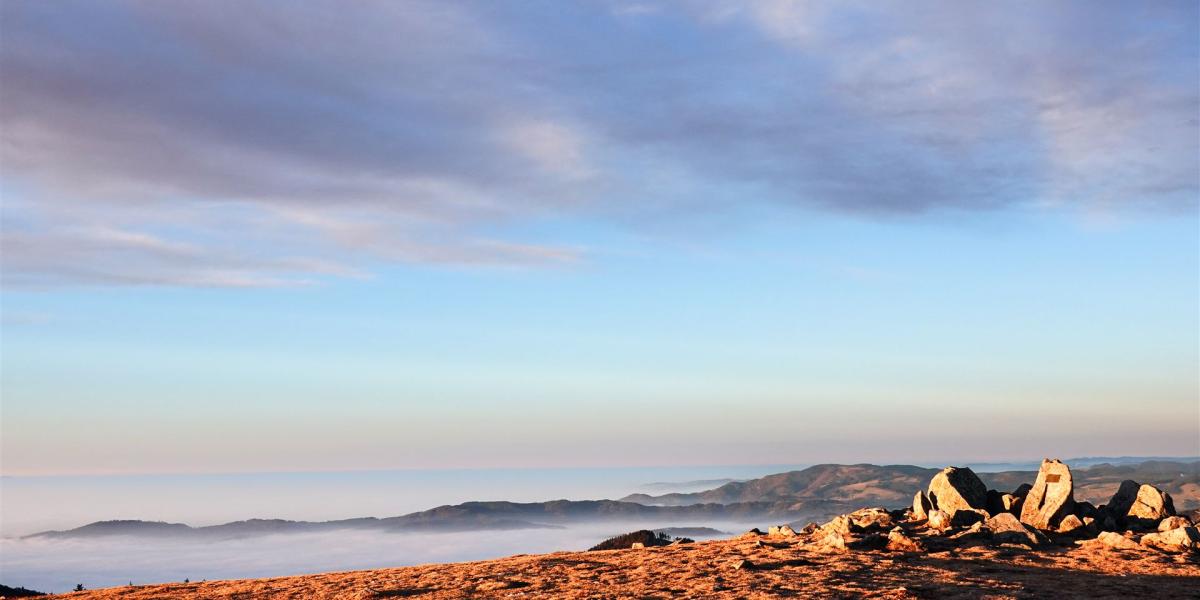 Aussicht mit Nebel im Tal